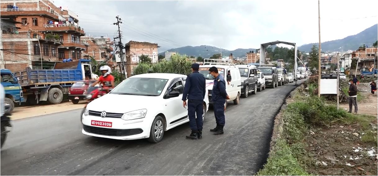 भक्तपुरको जगाती हुँदै काठमाडौं प्रवेश गर्ने सवारीको जाम